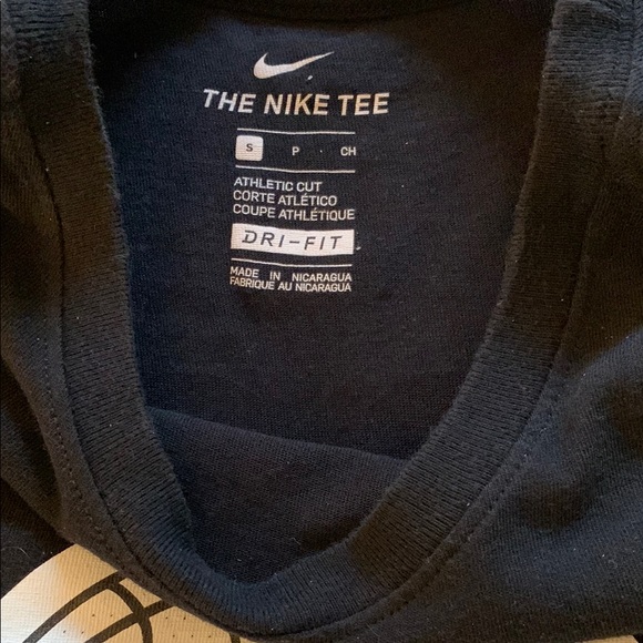 Nike Los Angeles Lakers -LeBron James Black Lakers Tee with Red Accents - Picture 2 of 4